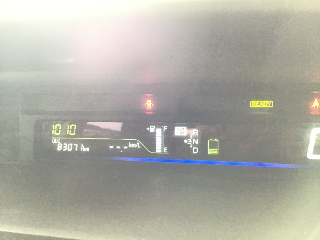 TOYOTA PRIUS ALPHA 2013