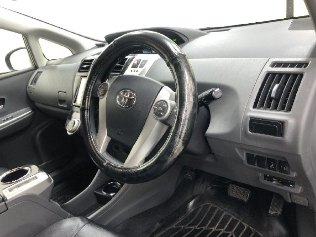 TOYOTA PRIUS ALPHA 2012