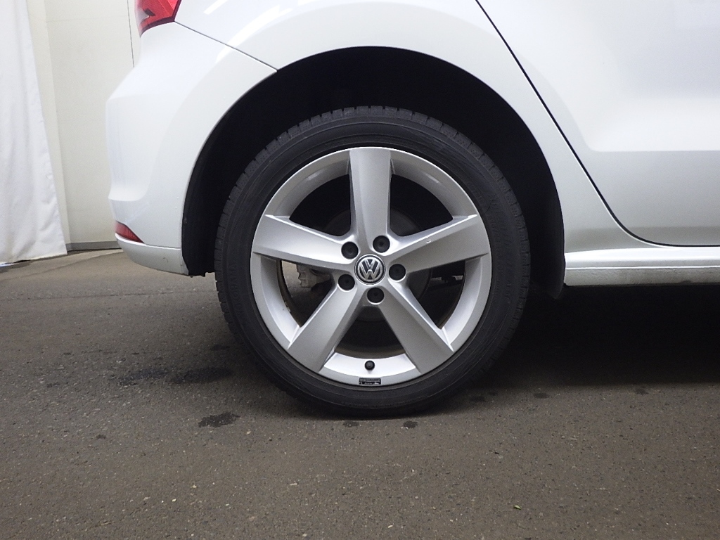 VOLKSWAGEN POLO 2016