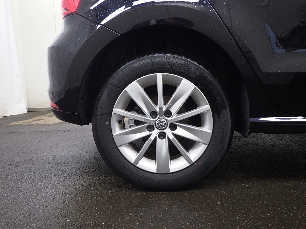 VOLKSWAGEN POLO 2015