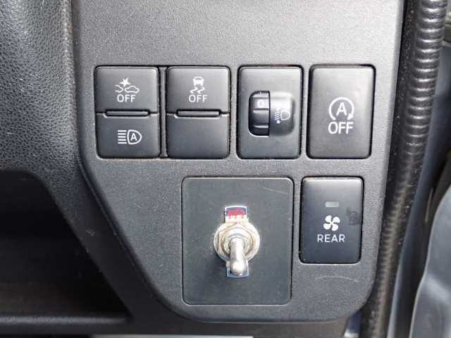 DAIHATSU HIJET VAN 2019