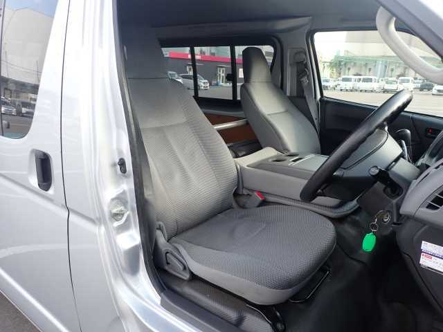 TOYOTA HIACE VAN 2009