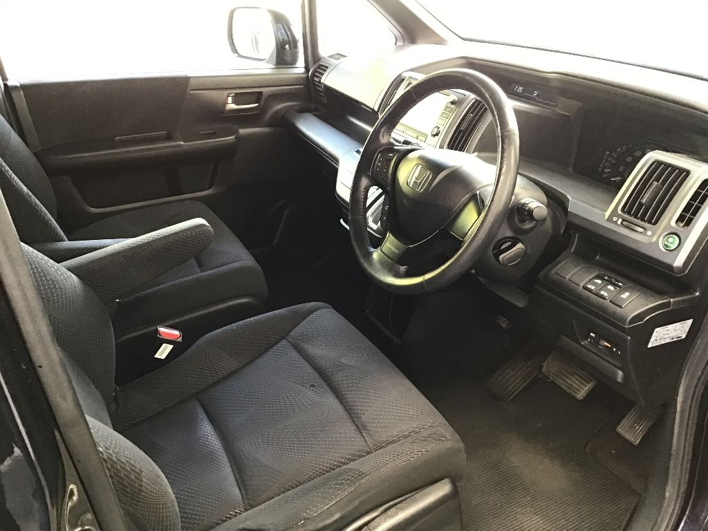 HONDA STEP WAGON 2011