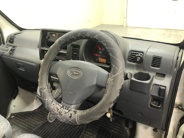 DAIHATSU HIJET VAN 2015