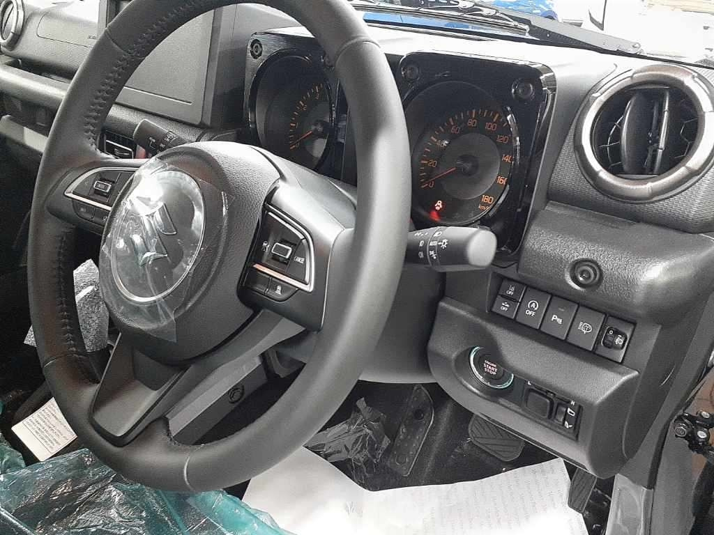SUZUKI JIMNY NOMADE 2025