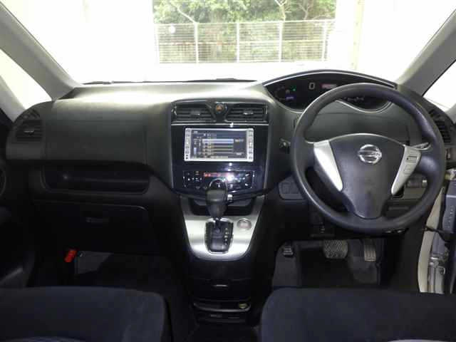 NISSAN SERENA 2011