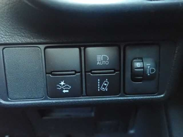 TOYOTA COROLLA FIELDER 2017