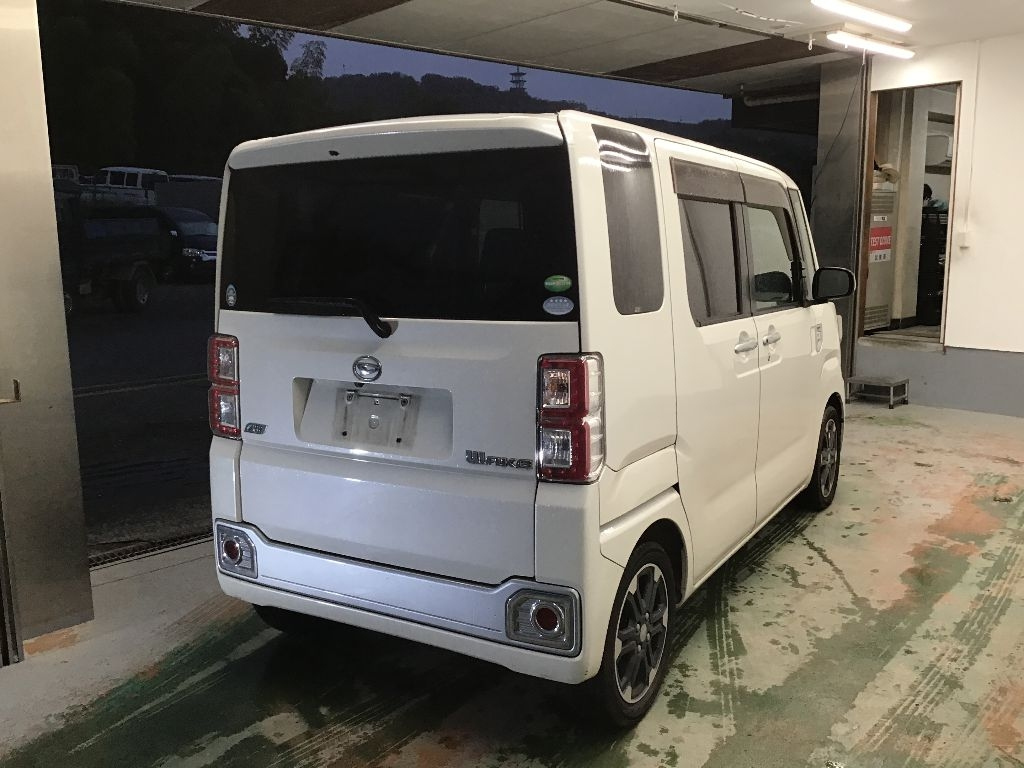 DAIHATSU WAKE 2015