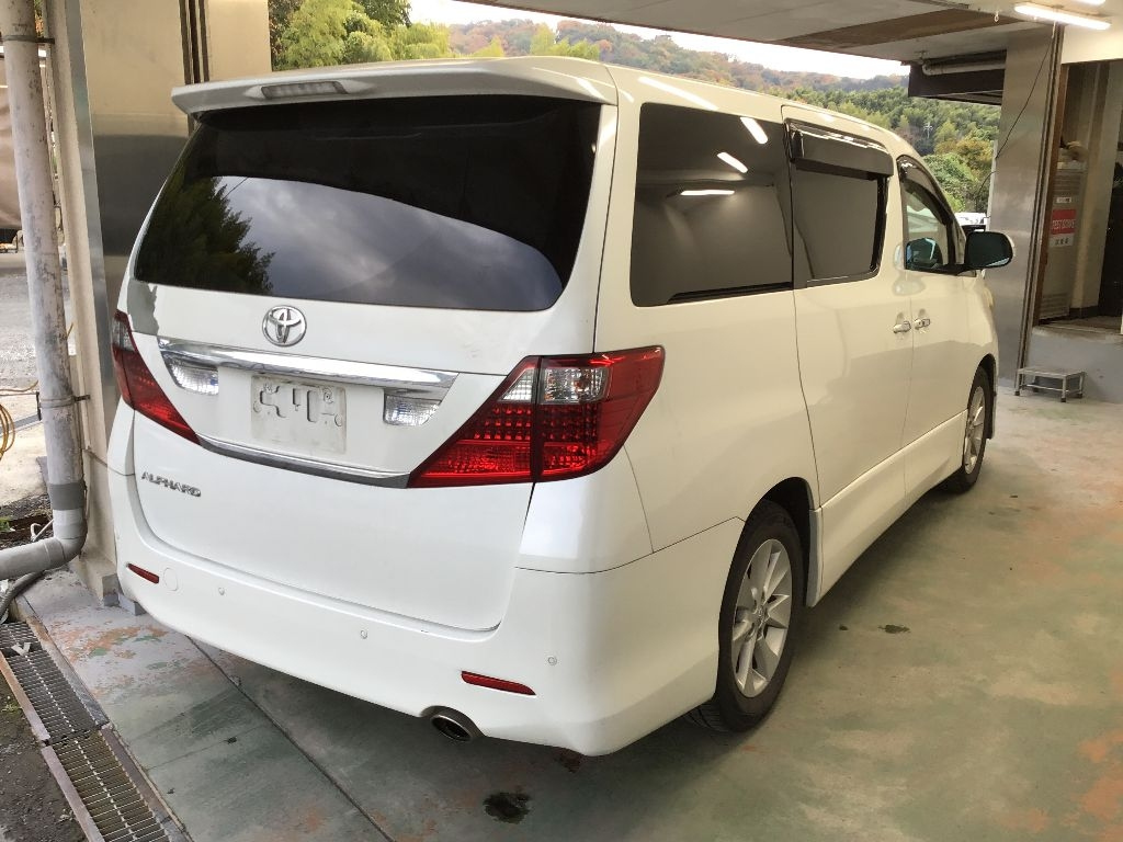 TOYOTA ALPHARD 2010
