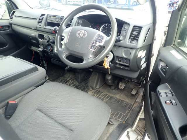 TOYOTA HIACE VAN 2020