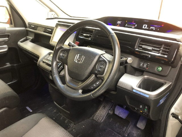 HONDA STEP WAGON 2016