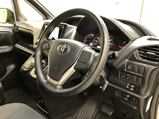 TOYOTA NOAH 2019