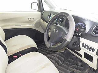 SUBARU LUCRA 2012