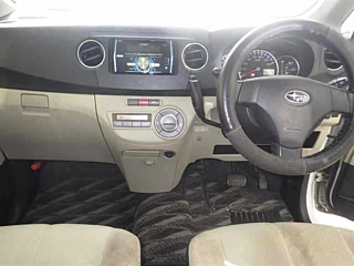 SUBARU LUCRA 2012