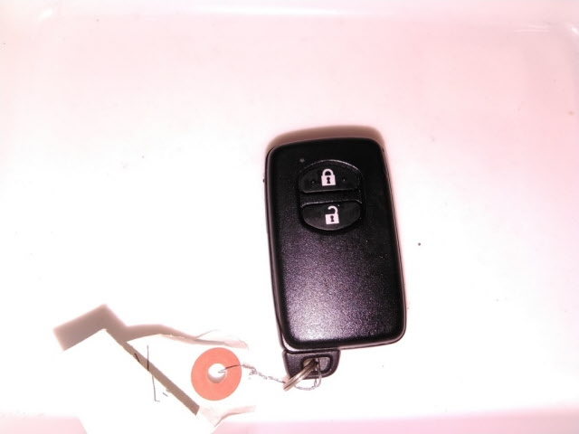TOYOTA VITZ 2018