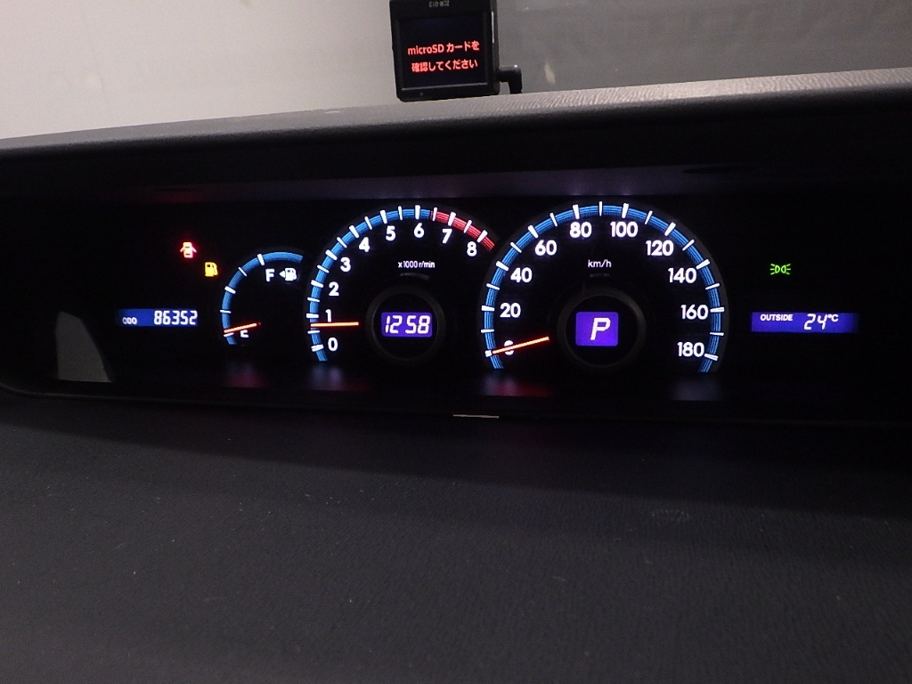 TOYOTA VOXY 2010