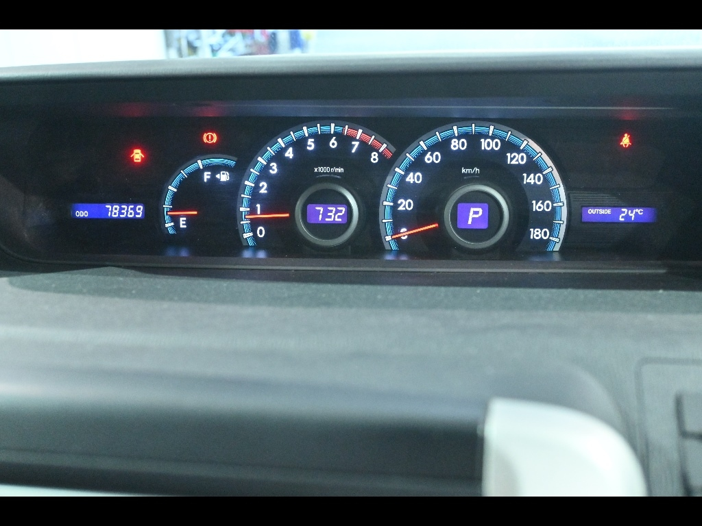 TOYOTA NOAH 2010