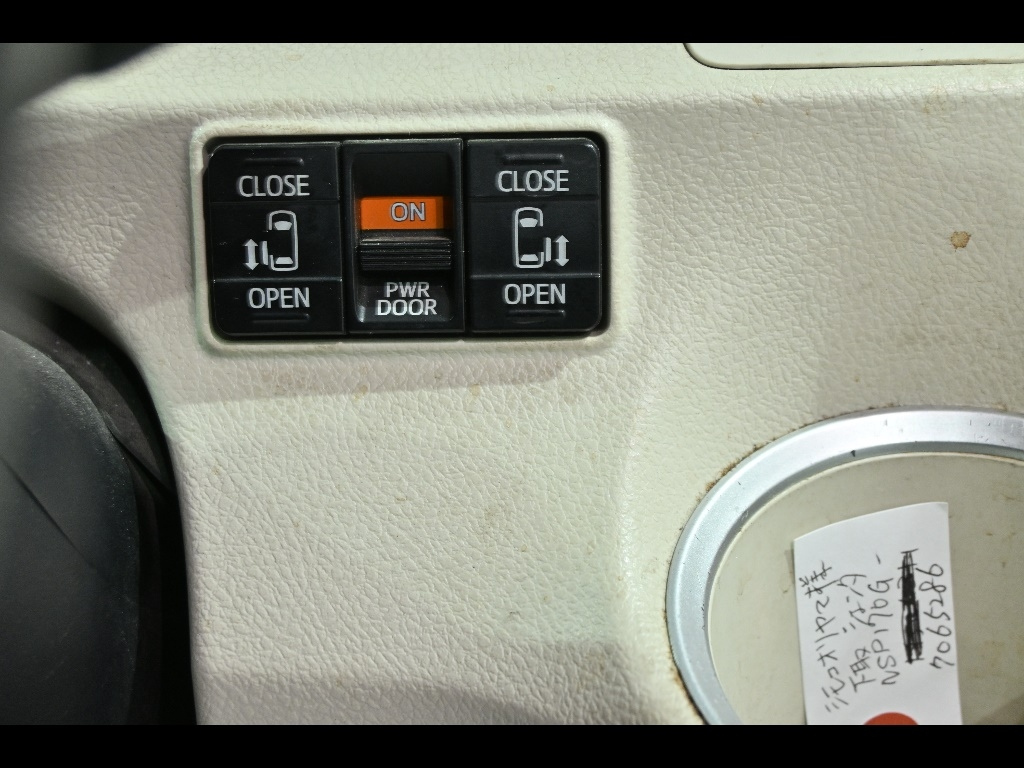 TOYOTA SIENTA 2016