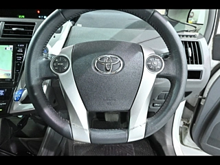 TOYOTA PRIUS ALPHA 2012