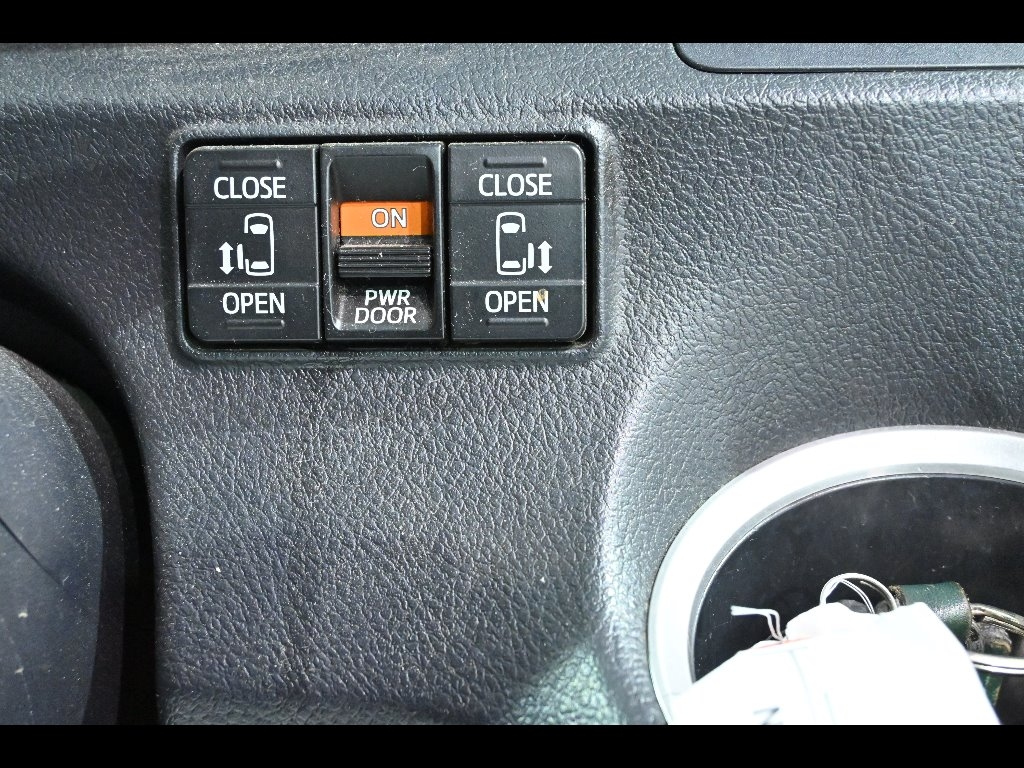 TOYOTA SIENTA 2016