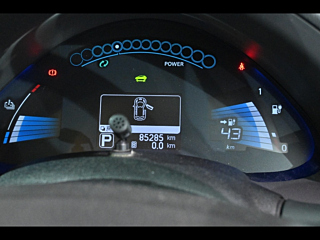 NISSAN LEAF 2013