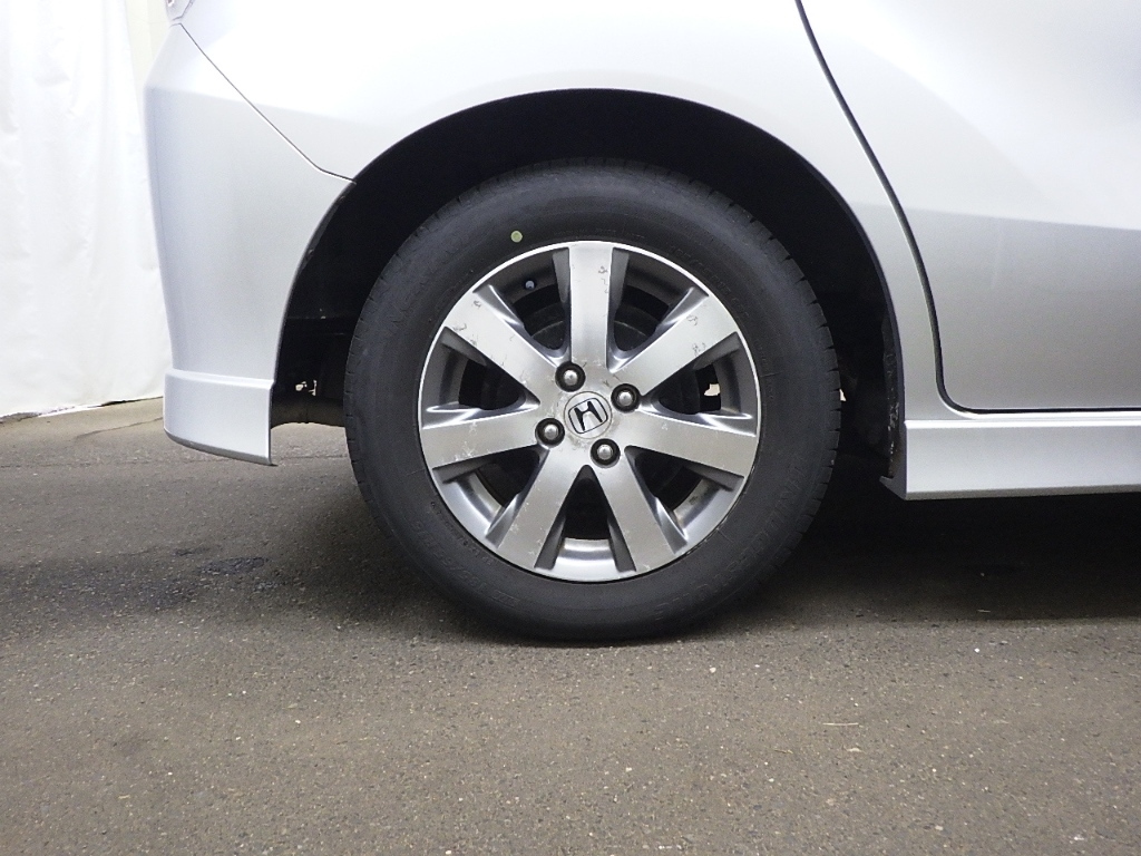 HONDA FREED 2011