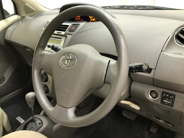 TOYOTA VITZ 2009