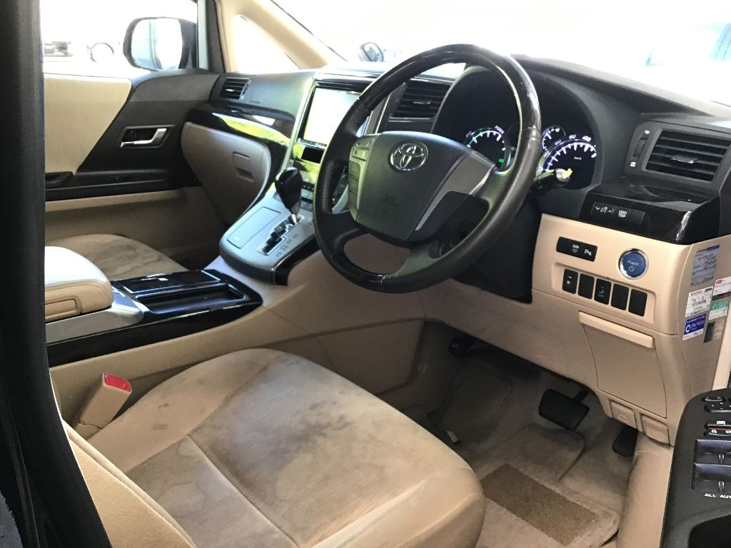 TOYOTA VELLFIRE 2013