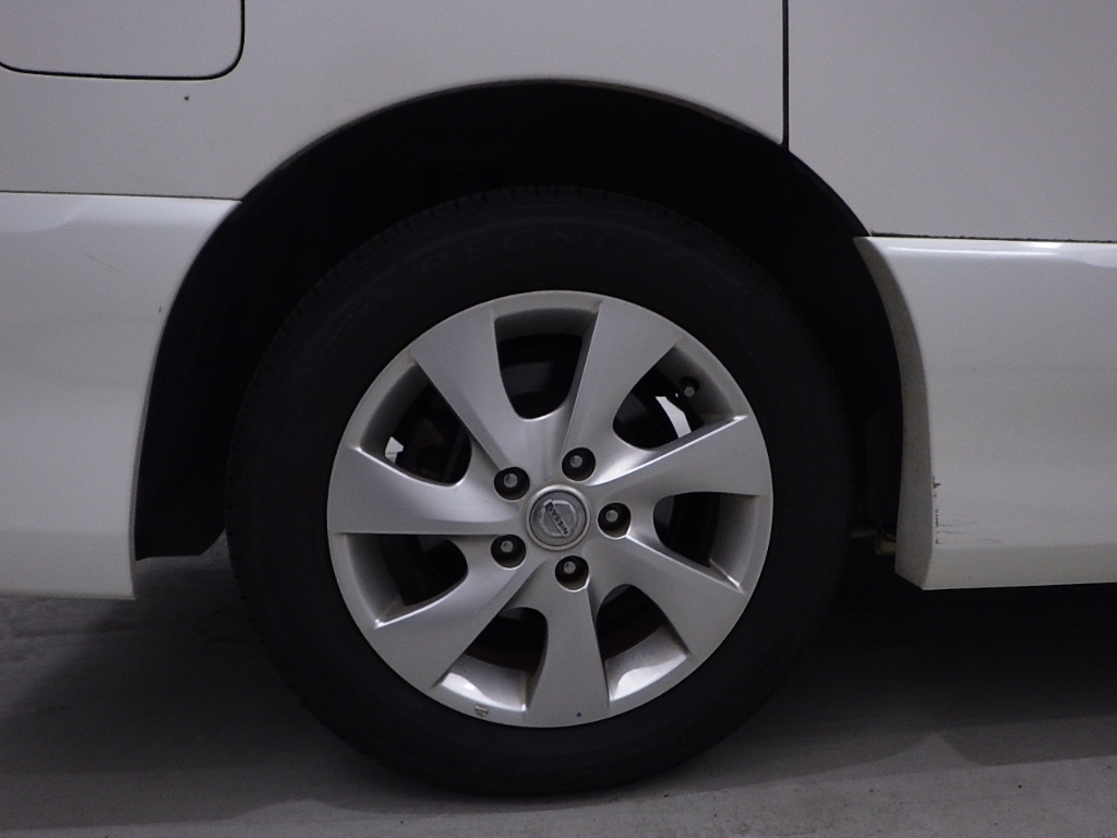 NISSAN SERENA 2013