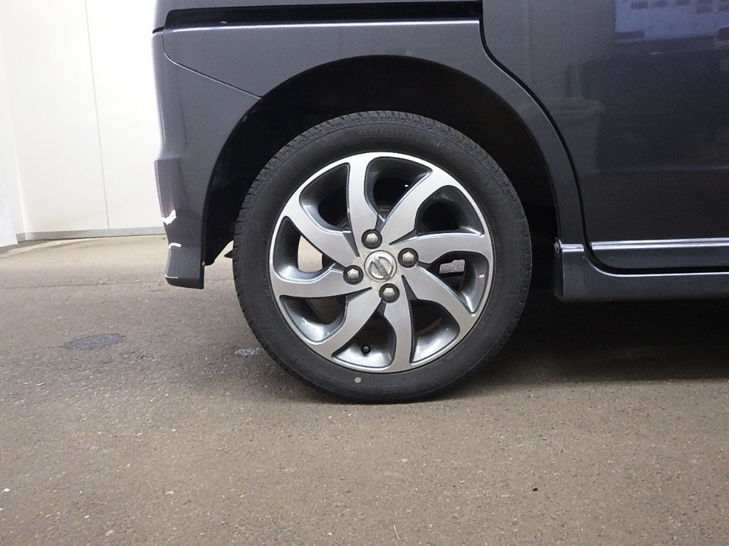 NISSAN ROOX 2013