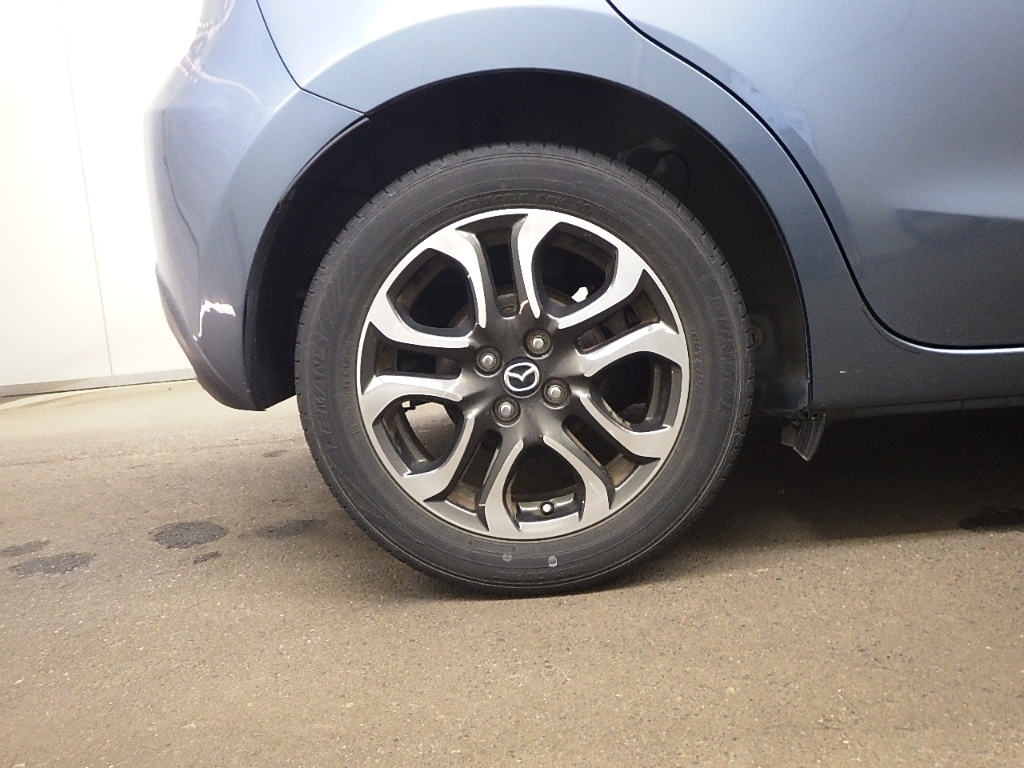 MAZDA DEMIO 2015