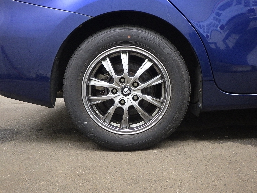 TOYOTA PRIUS ALPHA 2012