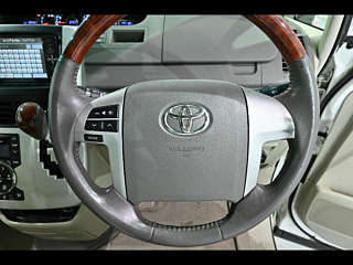 TOYOTA NOAH 2010