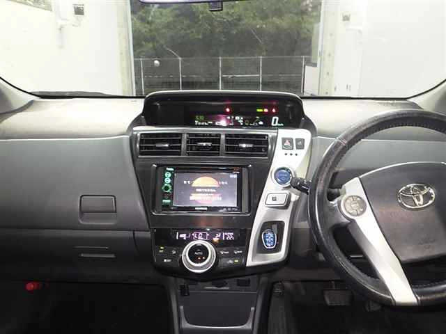 TOYOTA PRIUS ALPHA 2012