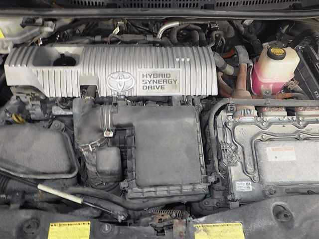 TOYOTA PRIUS ALPHA 2012