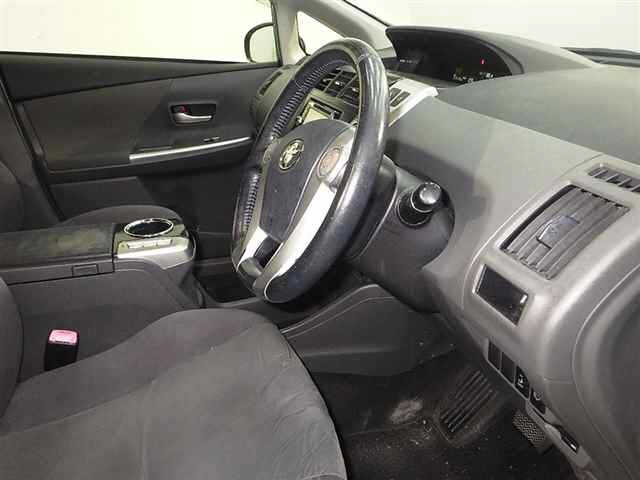 TOYOTA PRIUS ALPHA 2012