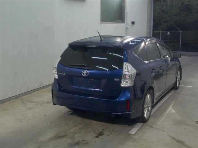 TOYOTA PRIUS ALPHA 2012