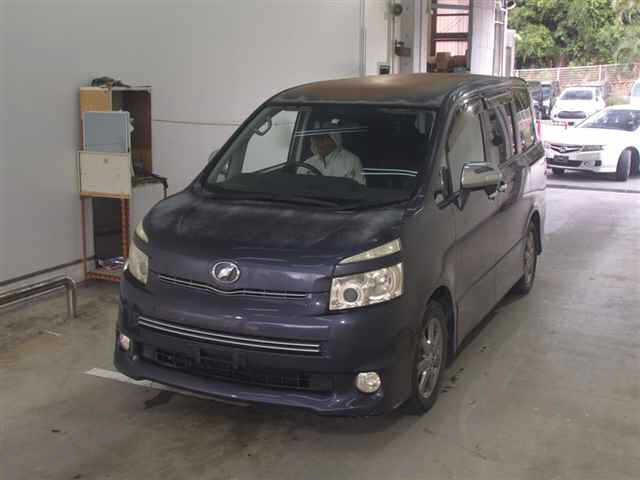 TOYOTA VOXY 2009