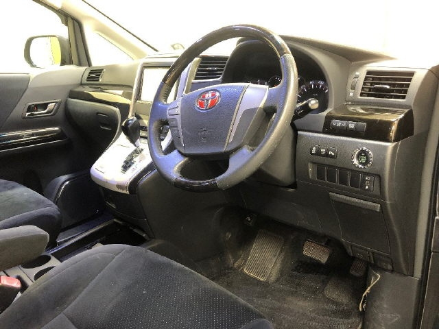 TOYOTA VELLFIRE 2011