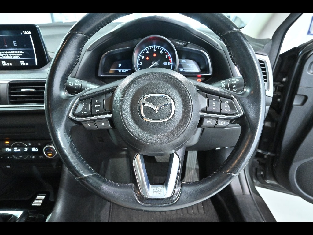 MAZDA AXELA 2017