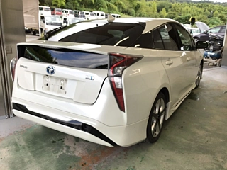 TOYOTA PRIUS 2017