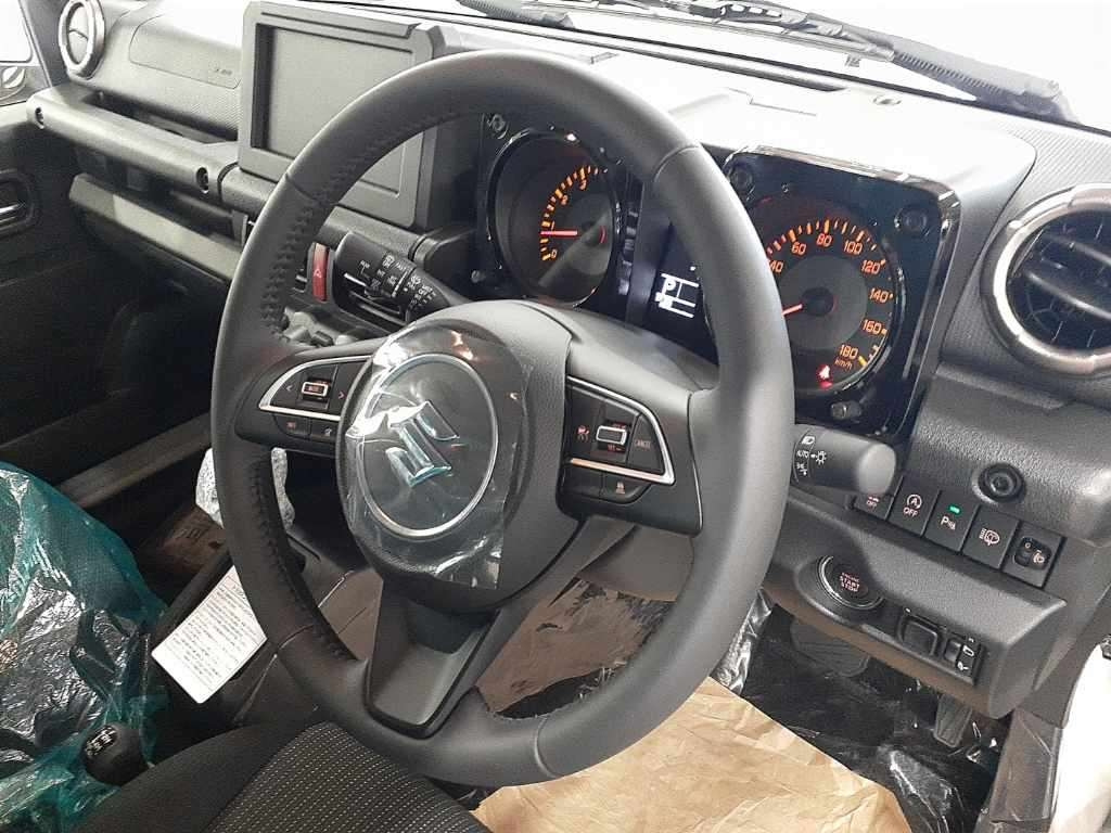 SUZUKI JIMNY NOMADE 2025