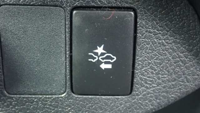 TOYOTA VITZ 2017