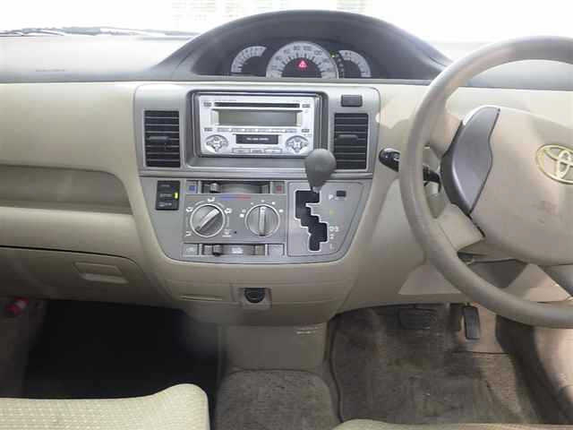 TOYOTA RAUM 2009