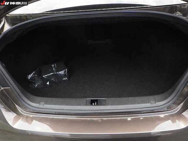 NISSAN FUGA 2015