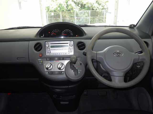 TOYOTA SIENTA 2010