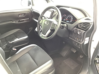 TOYOTA VOXY 2021