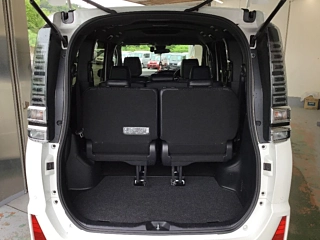 TOYOTA VOXY 2021