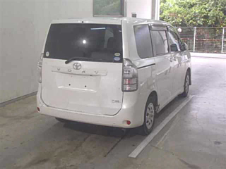 TOYOTA VOXY 2010