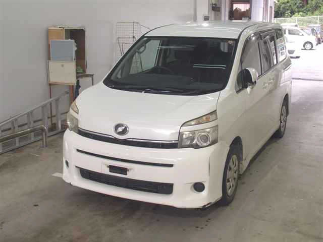 TOYOTA VOXY 2010